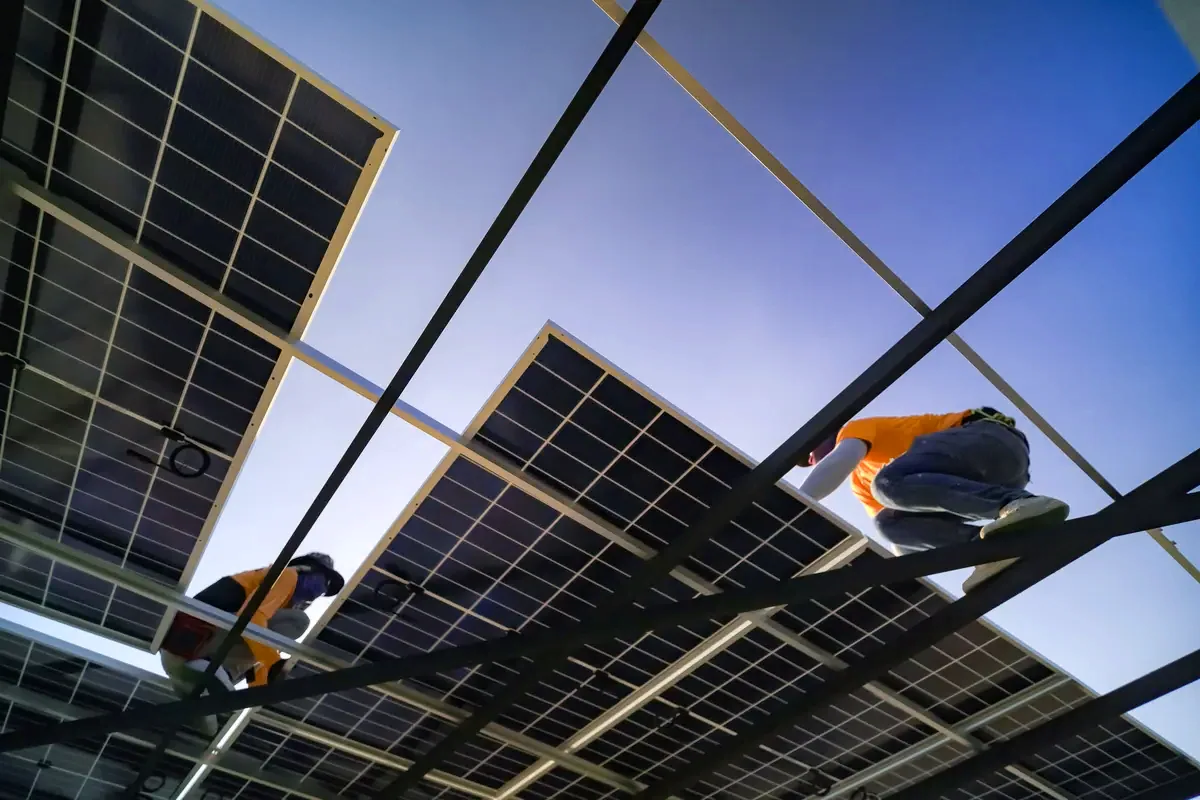 Subvenciones y ayudas para placas solares en Hospitalet: guía 2026